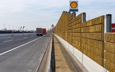 M0 autópálya zajvédő fal építése english